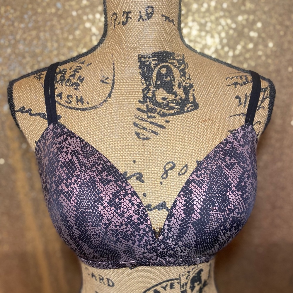 Victoria’s Secret ✨ Wireless Lightly Lined Snake Print Bra 🐍